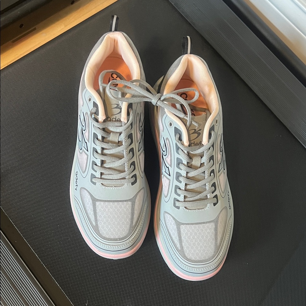 NWOT Gravity Defy “gdefy” Women's Athletic Shoes - Gray and Pink Size 11